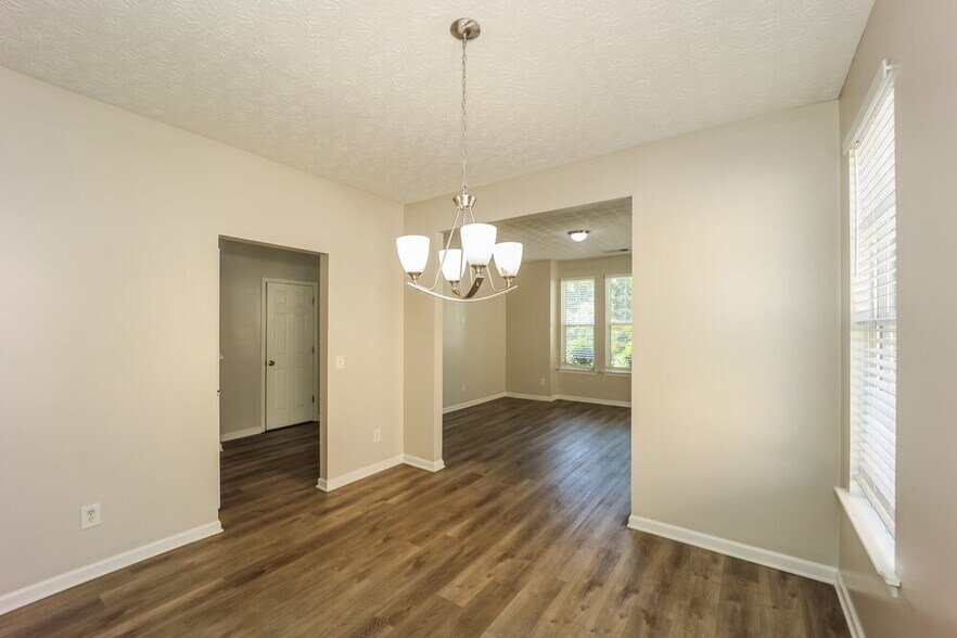 Building Photo - 4541 Parkway Cir