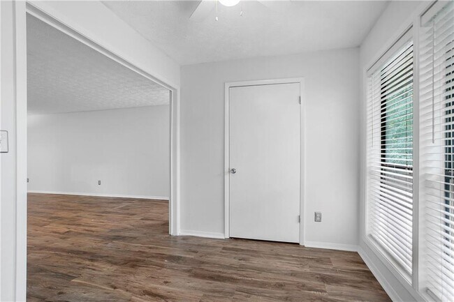 Building Photo - 1006 Dunbar Dr