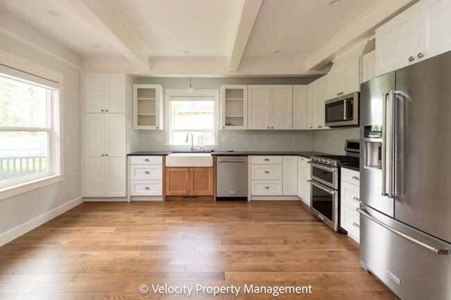 Building Photo - Beautiful Home Across the Street from Drake Park!