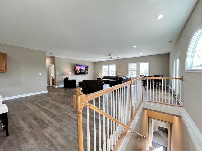 Building Photo - Adorable Waterfront/Fully Furnished/All In...