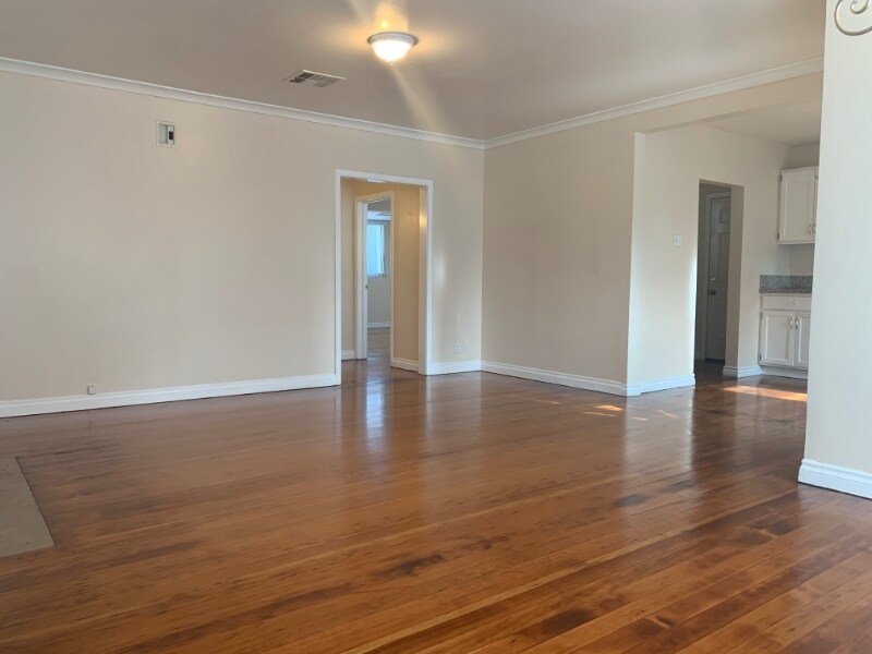 Building Photo - 7973 Harper Ave