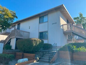Building Photo - Desireable Gated Community Condo
