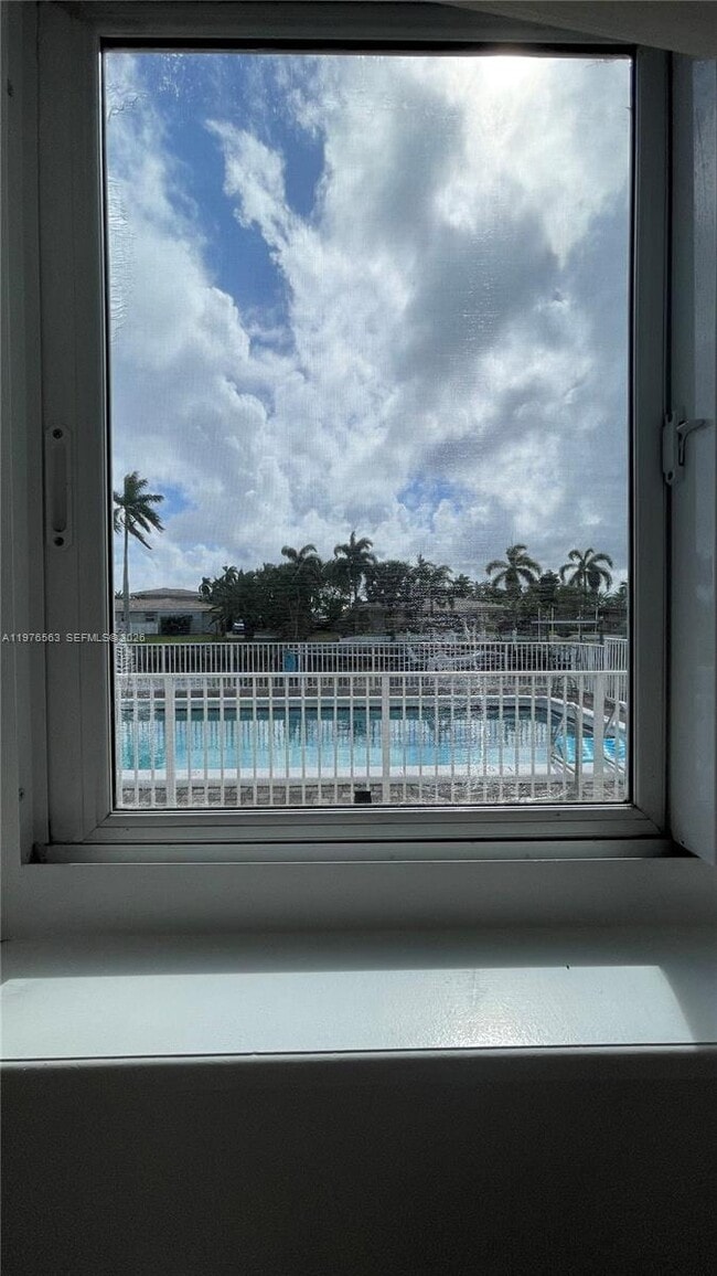 Building Photo - 840 Pine Dr