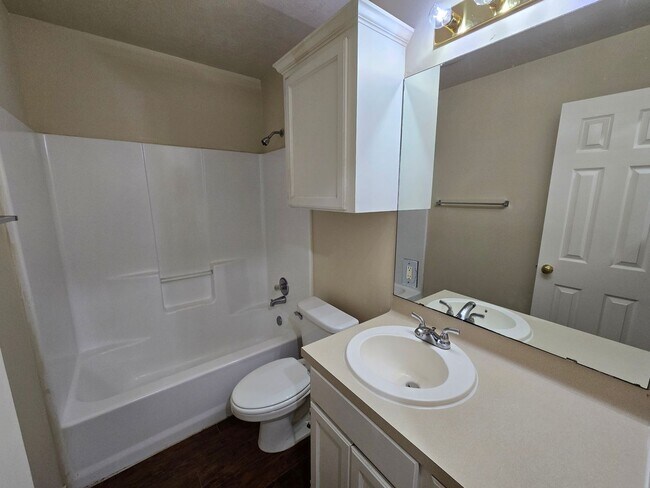 Building Photo - College Station - 3 Bedroom / 3 Bath duplex - Fenced in Yard.