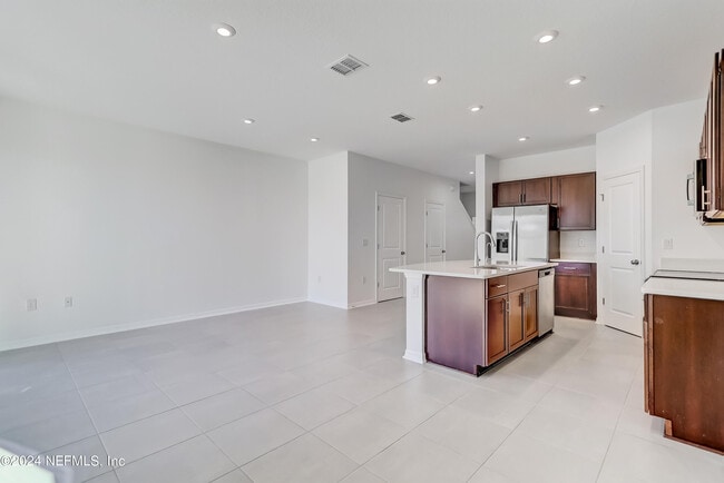 Building Photo - 13115 Annie’s Walk Dr