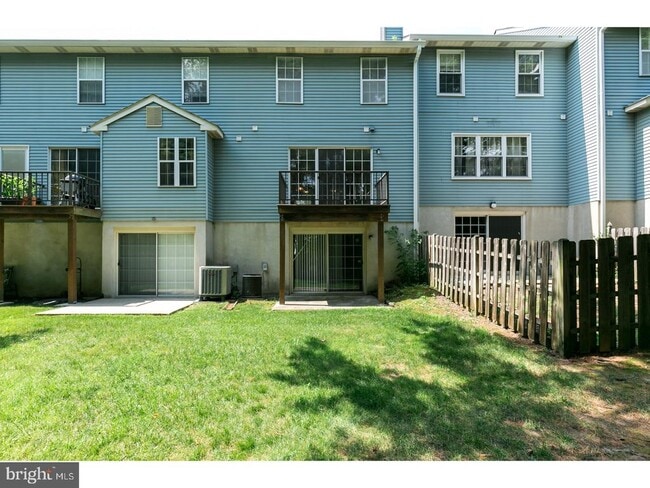 Building Photo - 122 Camber Ln