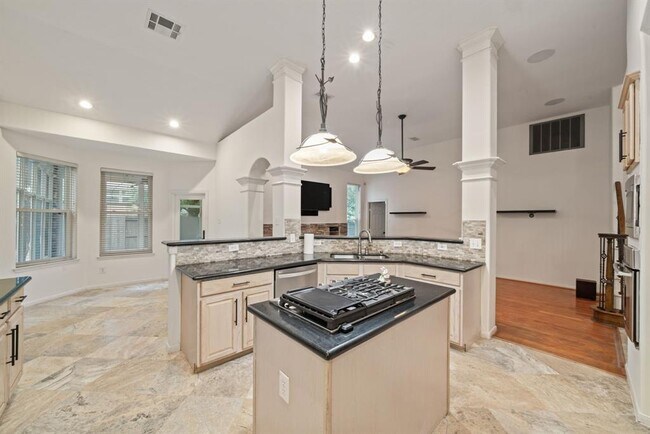 Building Photo - 6307 Shoreview Ct