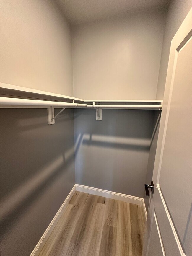 Building Photo - Attached separate first floor 1-bedroom, 1-bathroom suite