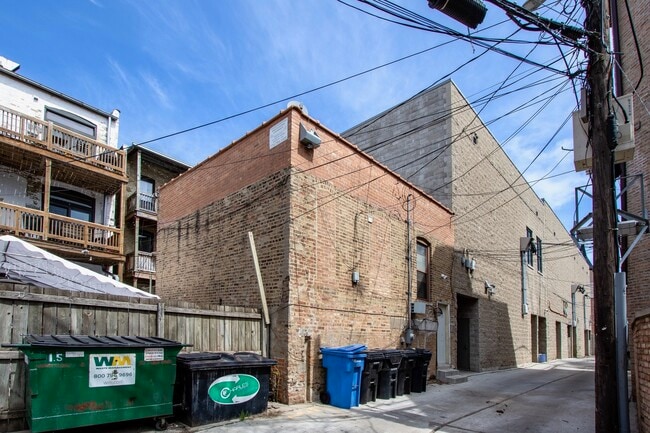 Building Photo - 1143 W Armitage Ave