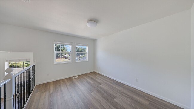 Building Photo - 4 Bed 3 Bath - 2 Living Rooms - Office Area - Pet Friendly - NAS Whidbey