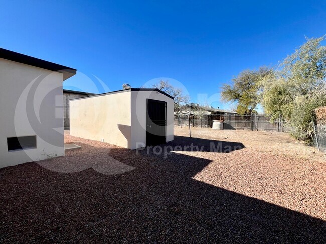 Building Photo - 1416 S Highland Ave