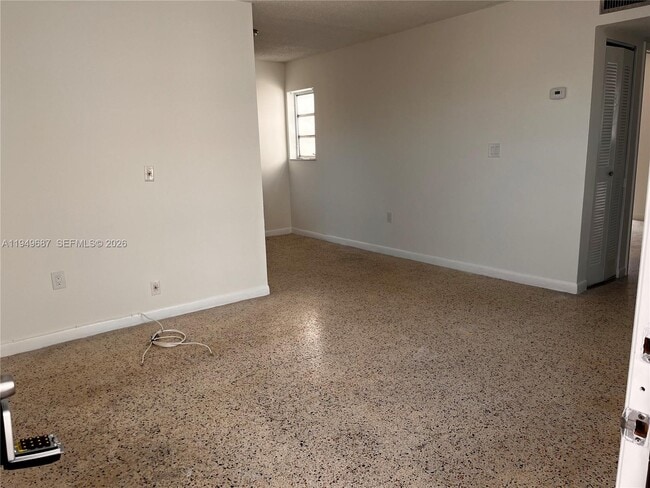 Building Photo - 928 SW 30th Ave