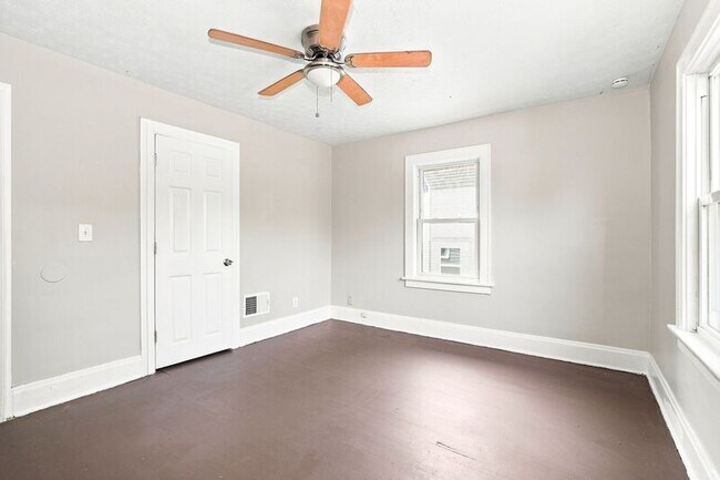 Building Photo - 132 S Highland Ave
