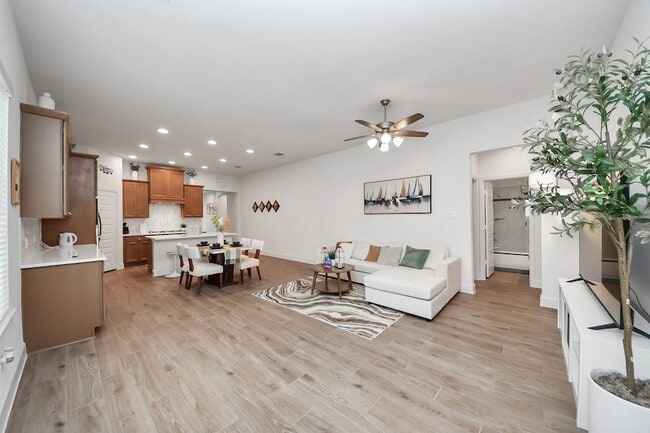 Building Photo - 27210 Butterfly Mint Ln