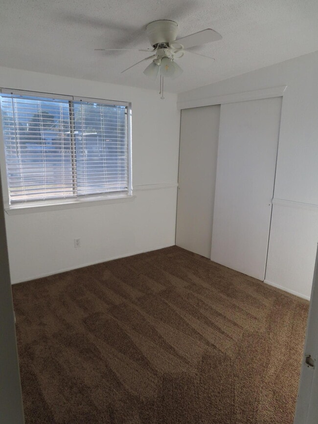 Building Photo - 10052 Kenworthy St