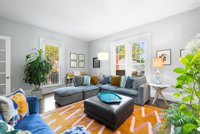 Building Photo - 90 Maple Pl