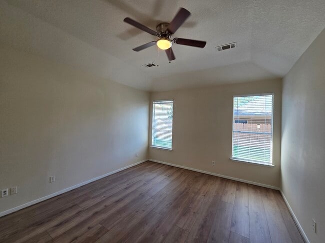 Building Photo - 5419 Bear Hunters Dr