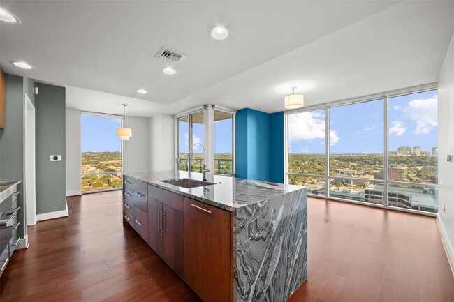 Primary Photo - 300 Bowie St