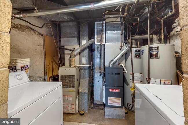 Building Photo - 711 S 5th St