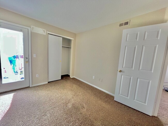 Building Photo - 2 Bed Apartment in the Sable Cove Condomin...