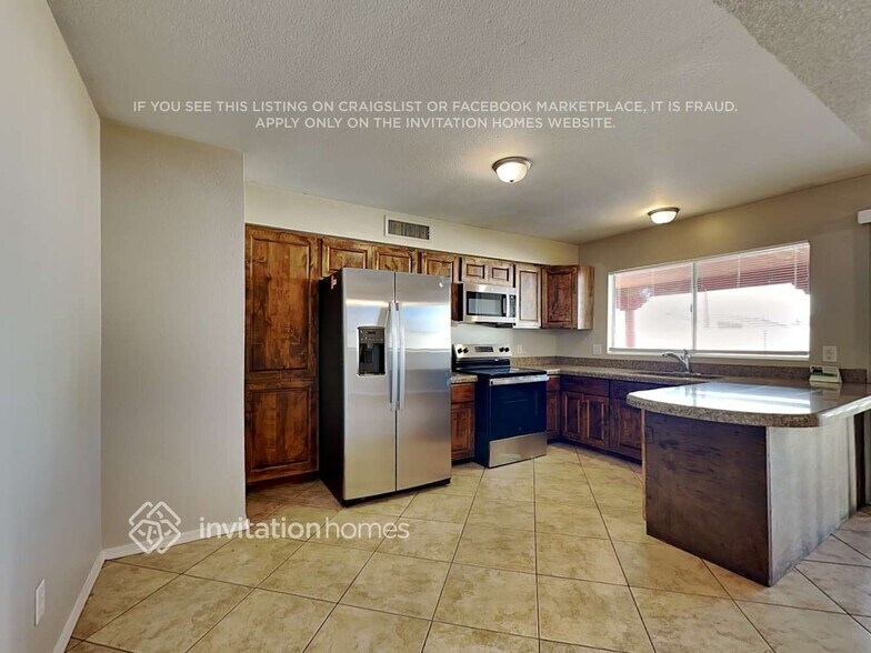 Building Photo - 618 N 69th Ave