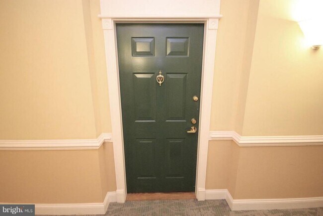 Building Photo - 7000 Falls Reach Dr