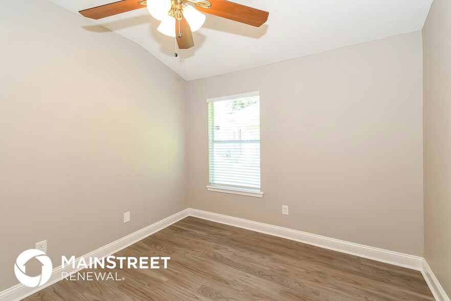 Building Photo - 11595 Oaklawn Rd