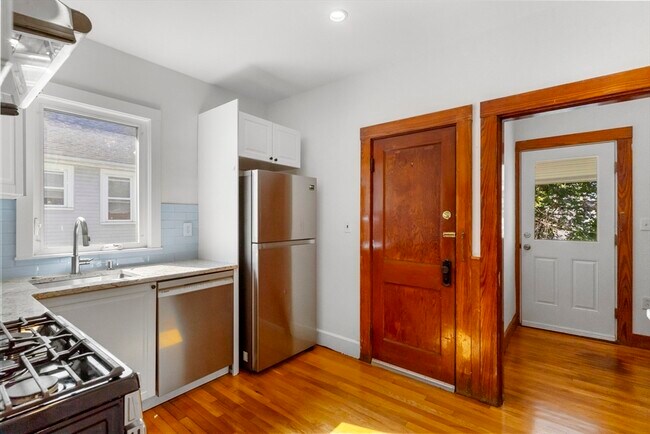 Building Photo - 36 Turner St