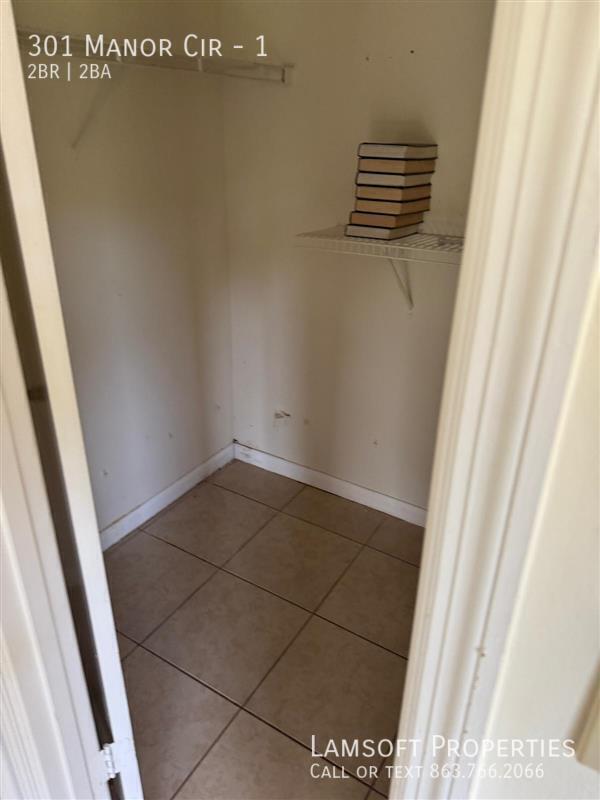 Building Photo - 301 Manor Cir