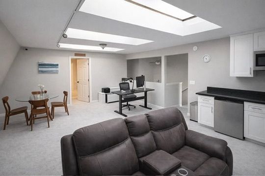 Building Photo - 2537 Navarra Dr
