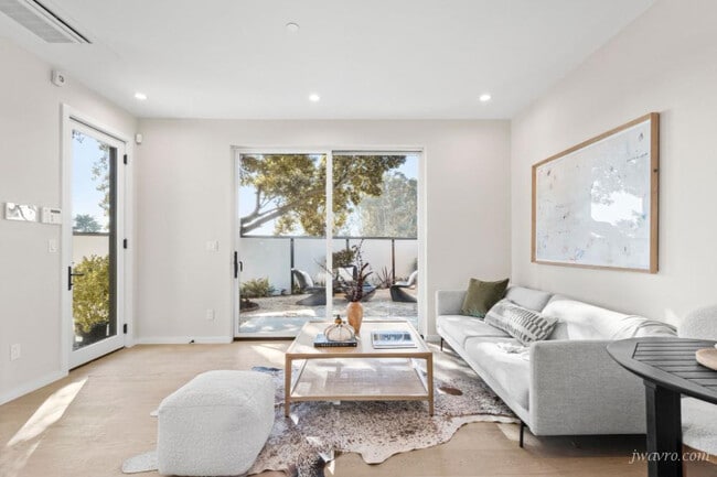 Building Photo - 255 Gellert Dr