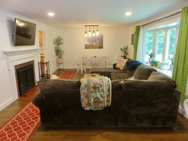 Building Photo - 10 Samoset Ln
