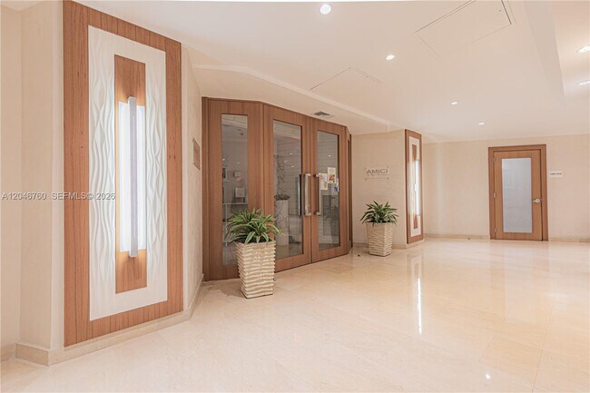 Building Photo - 1111 Crandon Blvd