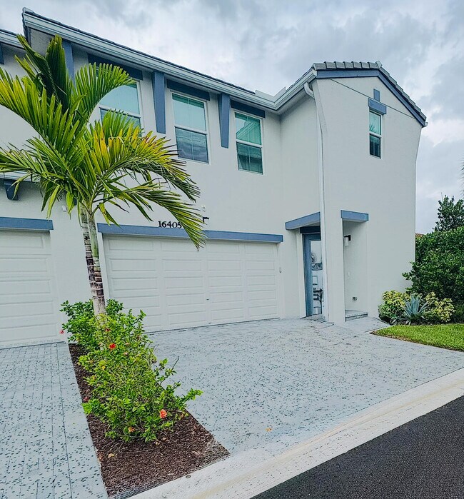 Primary Photo - 16405 Capilano Ct