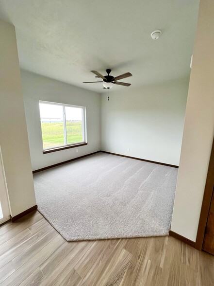 Building Photo - 5104 S Dubuque Ave