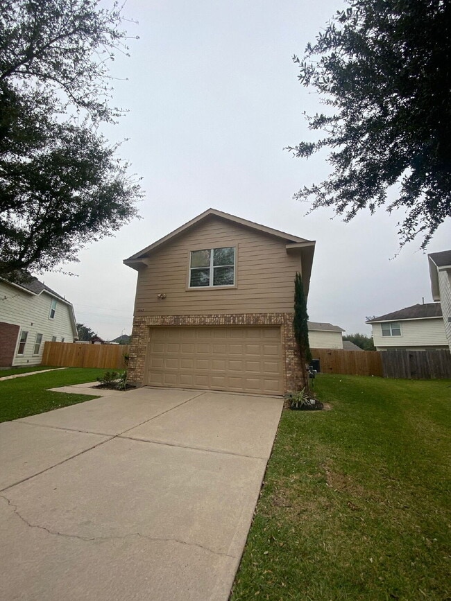 Building Photo - Spacious 4Bed, 2.5 Bath plus Bonus Room, 2-story home in the desirable Remington Grove community!