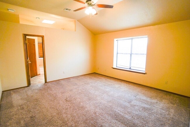 Building Photo - 3 bed/2 bathroom near State Highway 9