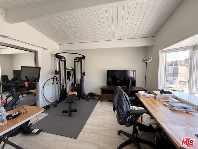 Building Photo - 200 Larsson St