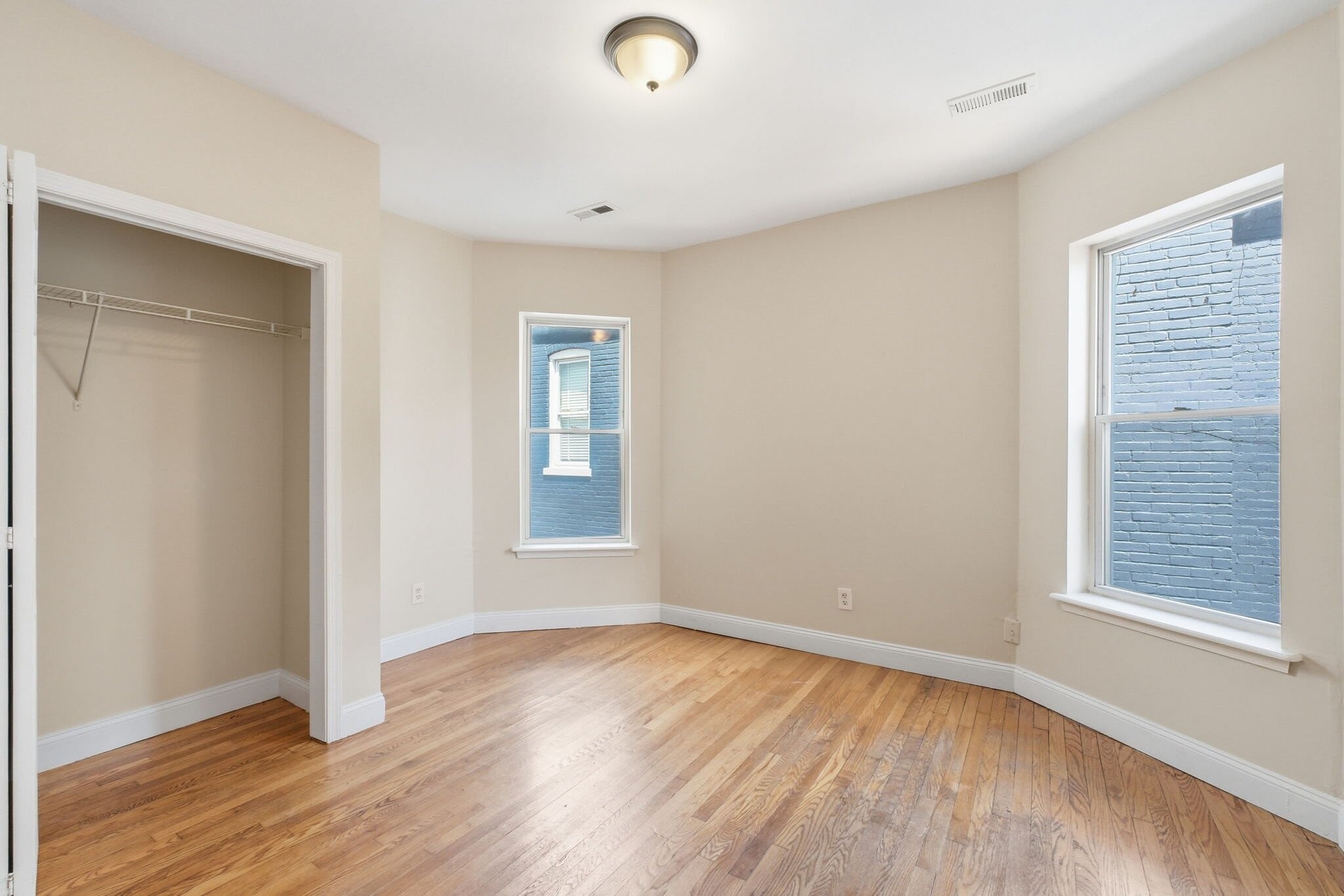 Building Photo - 720 Gresham Pl NW
