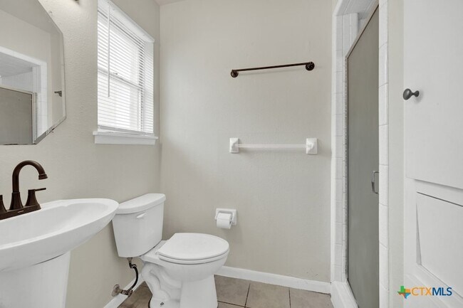 Building Photo - 334 Craddock Ave