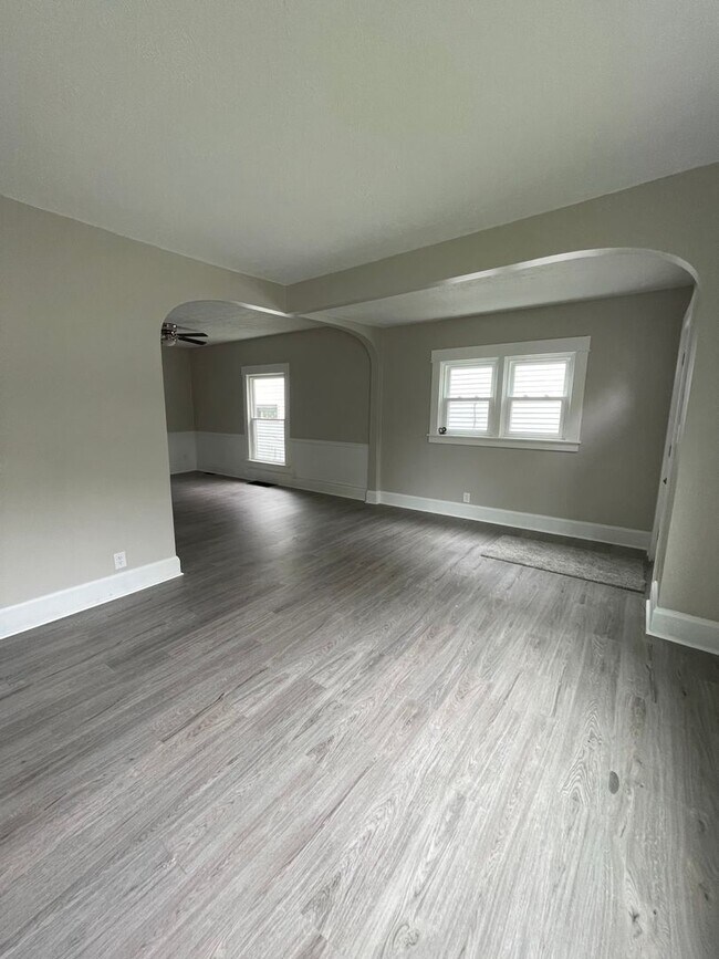 Building Photo - Three Bedroom House