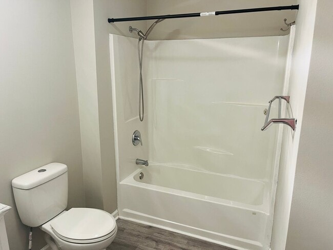 Building Photo - Beautiful 3 bedroom, 3 bathroom with large...