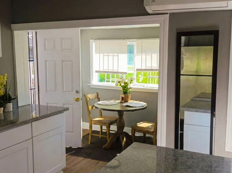 Building Photo - 8401 Plymouth St