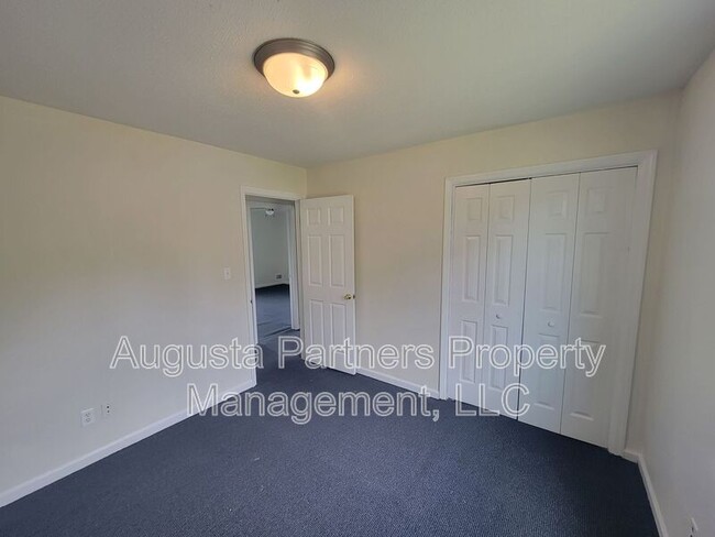 Building Photo - 3513 Wyevale Dr