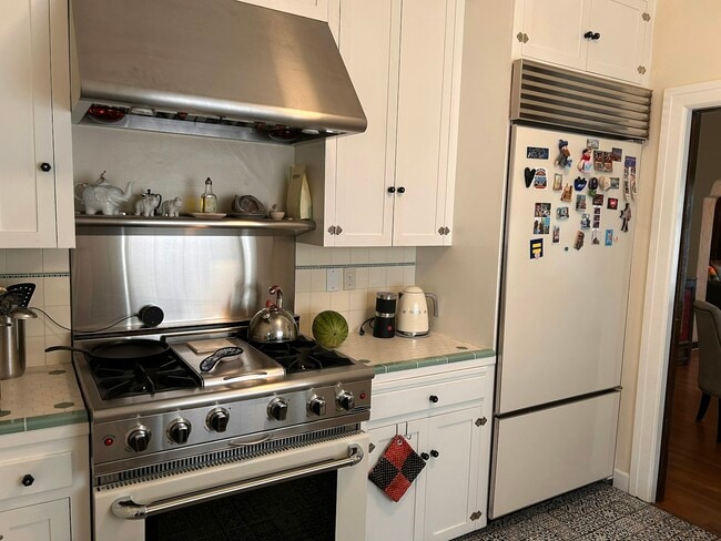 Building Photo - 521 W Cypress St