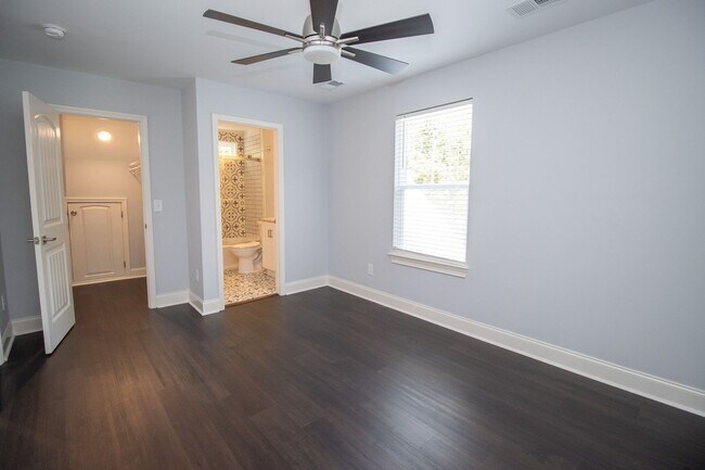Building Photo - Charming 3-Bed, 3.5-Bath Home Near Augusta...