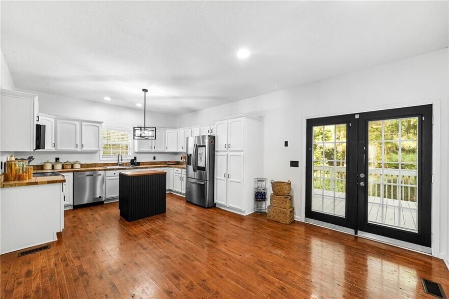 Building Photo - 176 Oak Leaf Dr