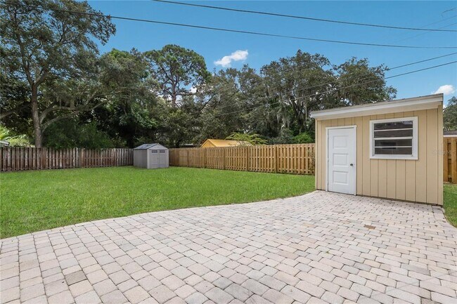 Building Photo - 2266 Clematis St