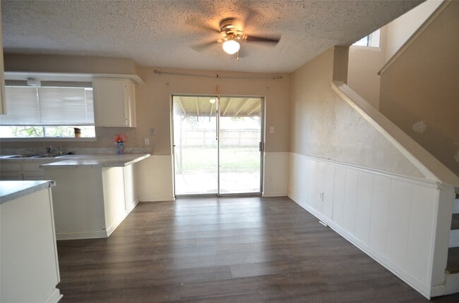 Building Photo - 1902 Whitebriar Dr