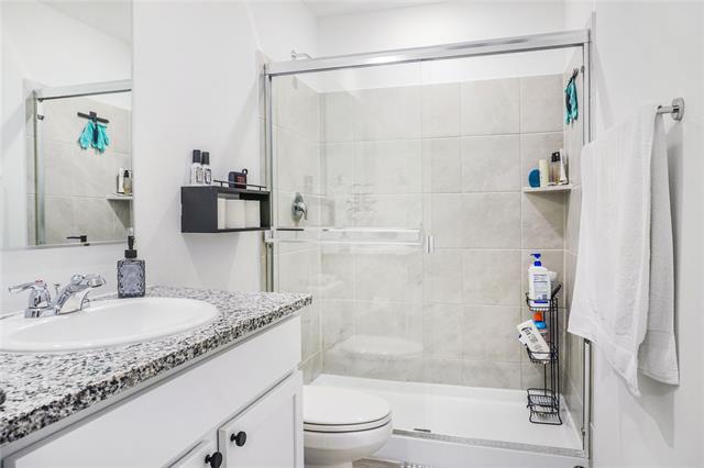 Building Photo - 1500 Teak Ln